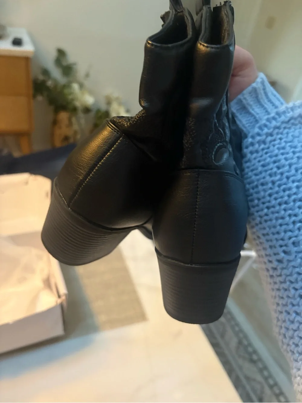 N/A stylish black